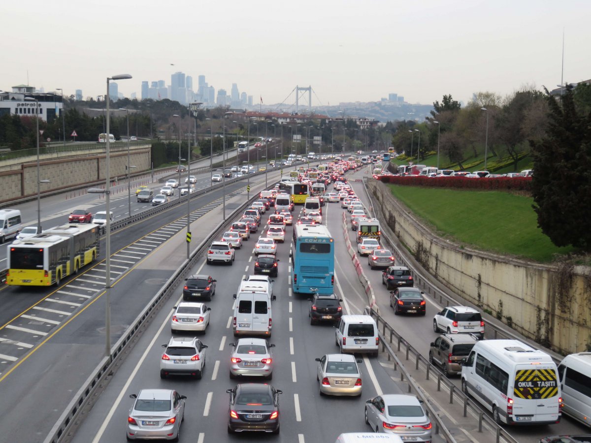 56 saatlik kısıtlama bitti: İstanbul'da trafik yoğunluğu