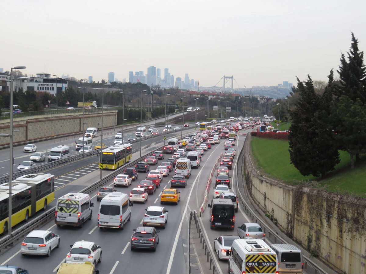 56 saatlik kısıtlama bitti: İstanbul'da trafik yoğunluğu