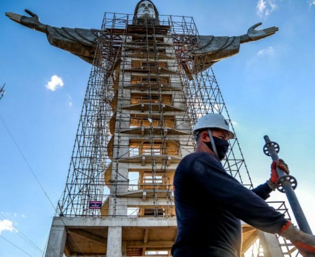 Statue of Christ the Redeemer being made in Brazil #2