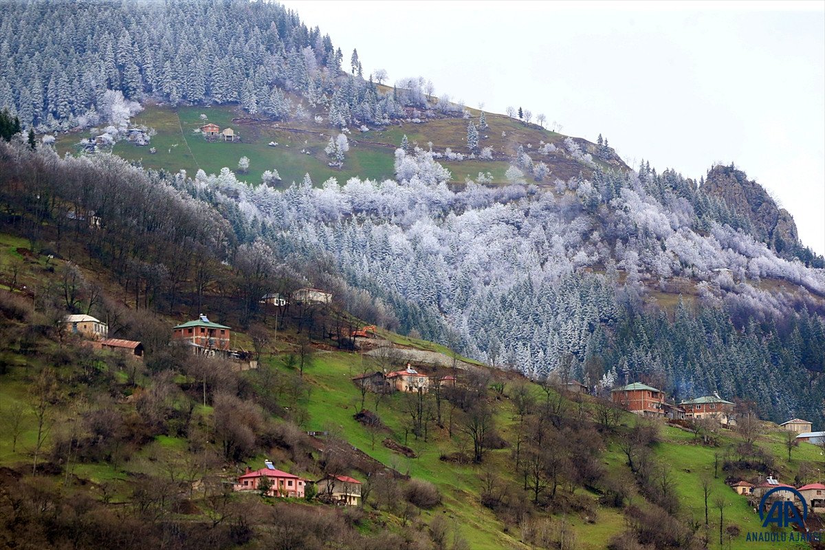 Zigana Dağı'nda iki mevsim bir arada