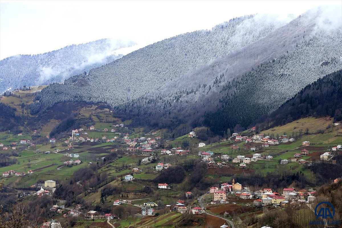 Zigana Dağı'nda iki mevsim bir arada