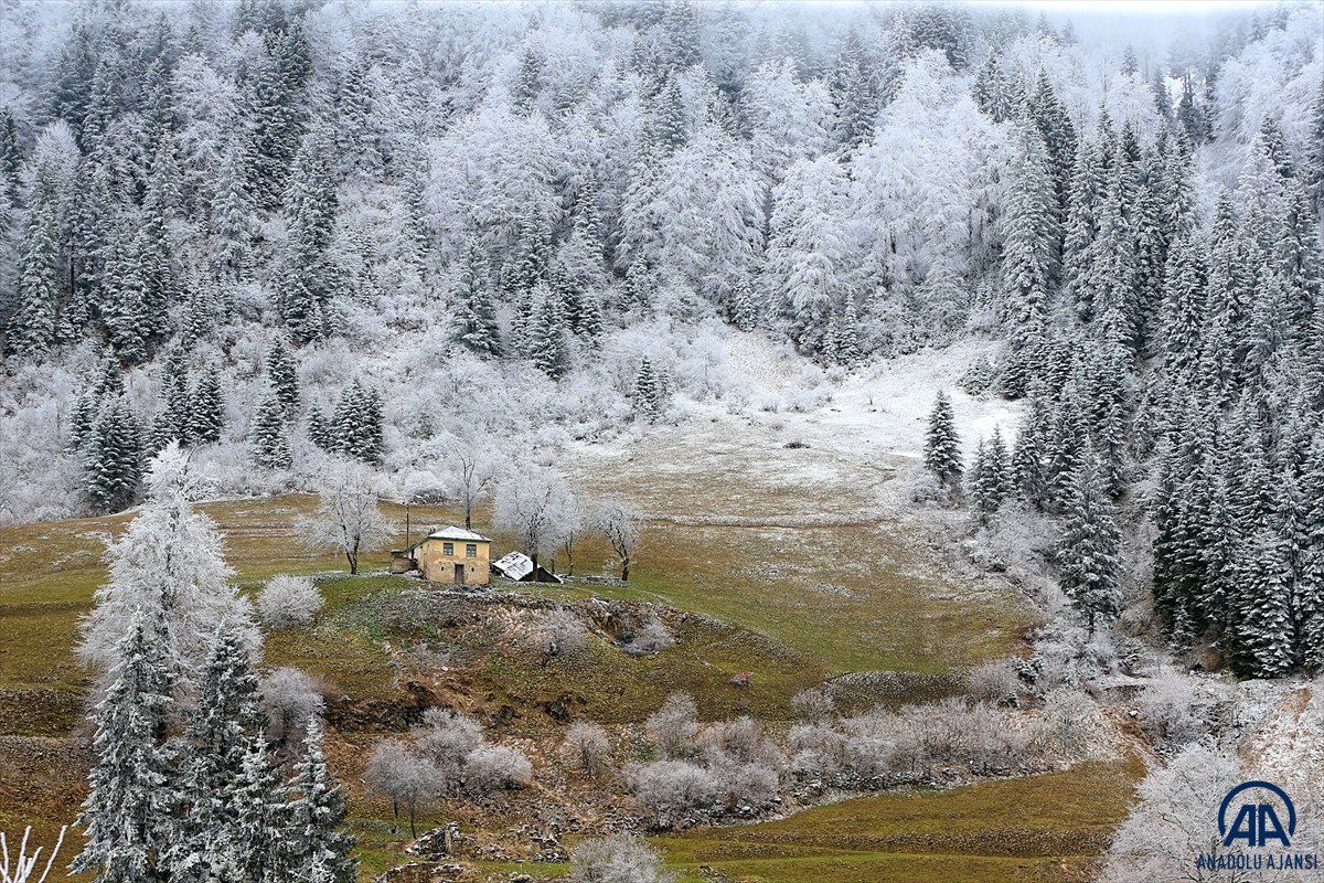 Zigana Dağı'nda iki mevsim bir arada