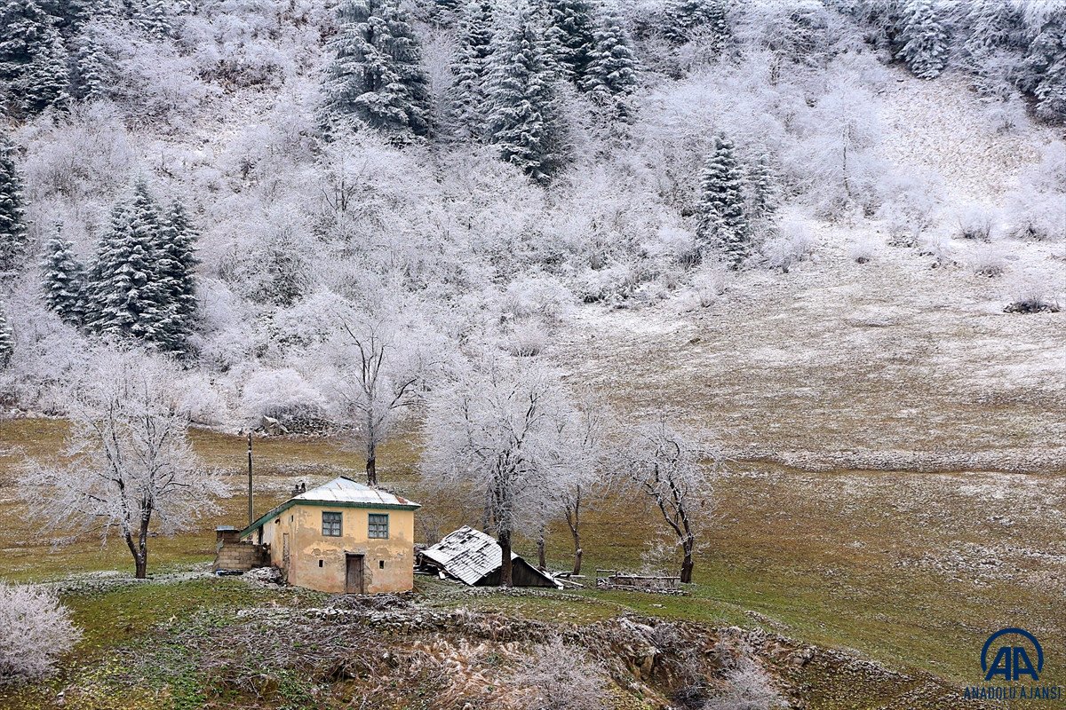 Zigana Dağı'nda iki mevsim bir arada