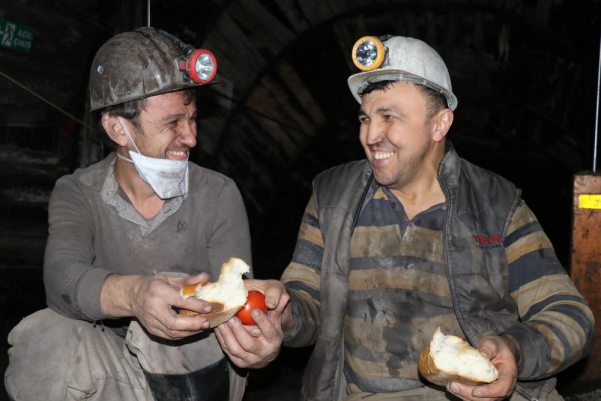 Zonguldaklı madencilerin yer altında ilk sahuru