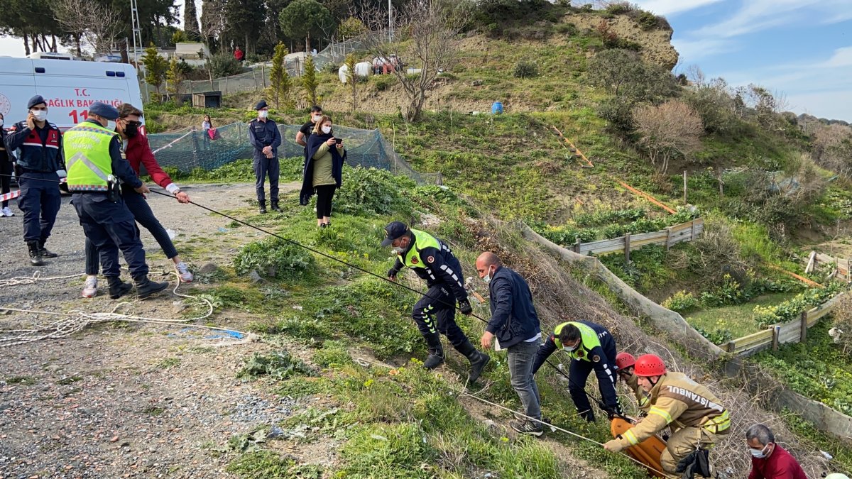 Sarıyer'de dönüş yapan sürücü kayalıklardan aşağı uçtu