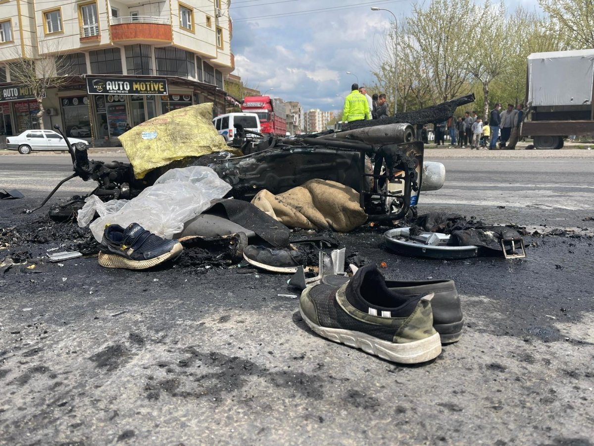 Şanlıurfa'da 4 kişinin bulunduğu motosiklet kaza yaptı