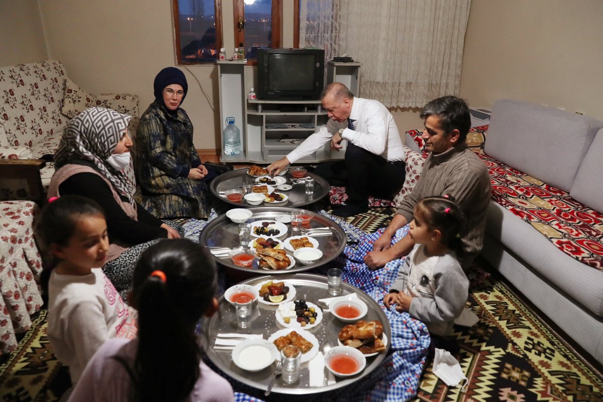 Cumhurbaşkanı Erdoğan bir vatandaşın evinde iftar yaptı #2