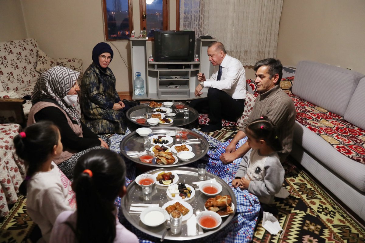 Cumhurbaşkanı Erdoğan bir vatandaşın evinde iftar yaptı #3