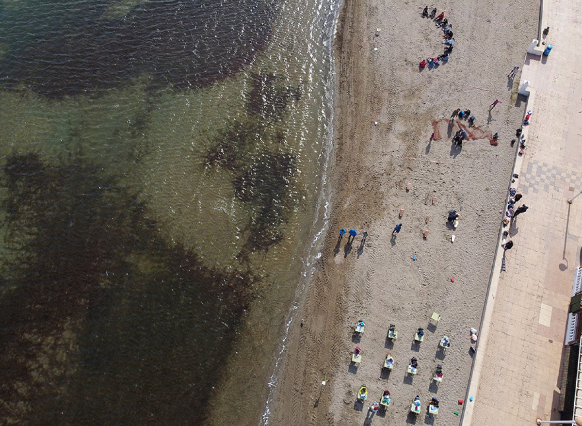 İspanya da öğrenciler, plajda ders yaptı #7