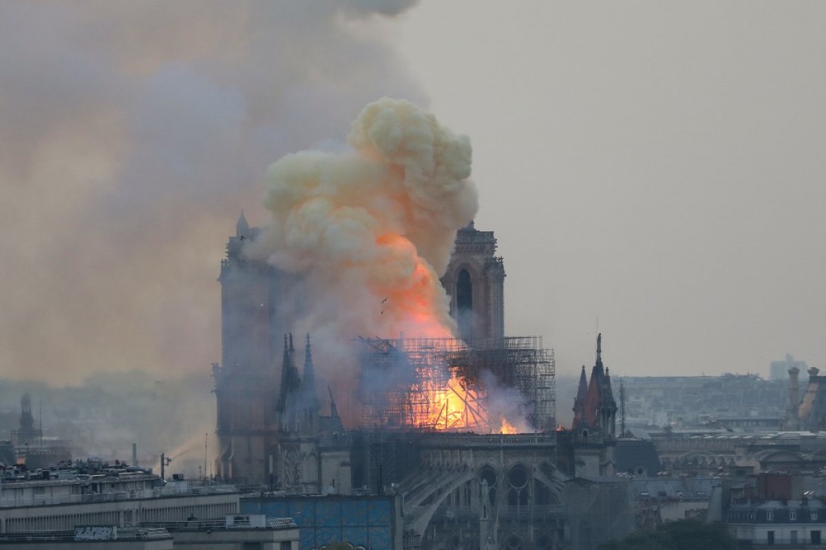 Fransa'da yanan Notre Dame Katedrali'nin restorasyonuna başlanamadı