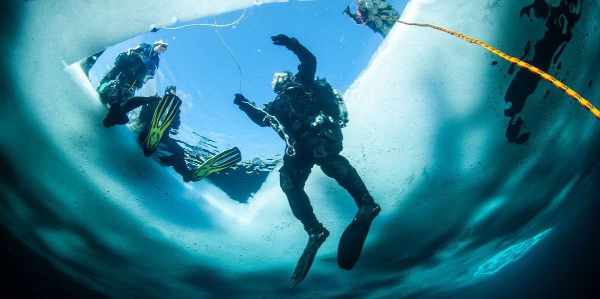 Photo exhibition under the freezing sea in Russia #5