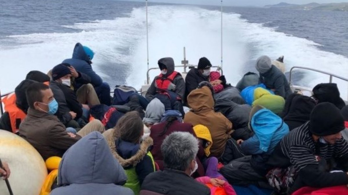 Turkish soldiers rescued 51 irregular migrants left to die by Greece in Çanakkale