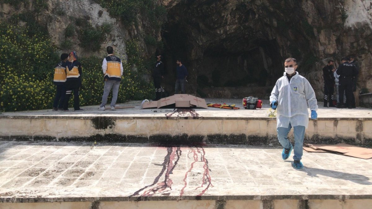 Urfa Kalesi eteğinde kanlar içerisinde bir erkek cesedi bulundu