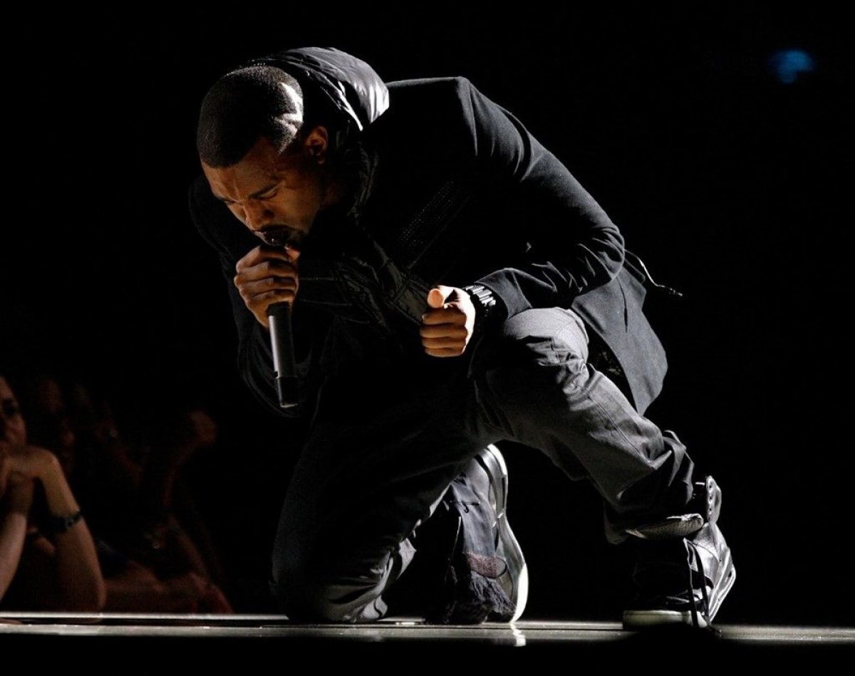 The sneakers that Kanye West wore on stage are up for auction #3