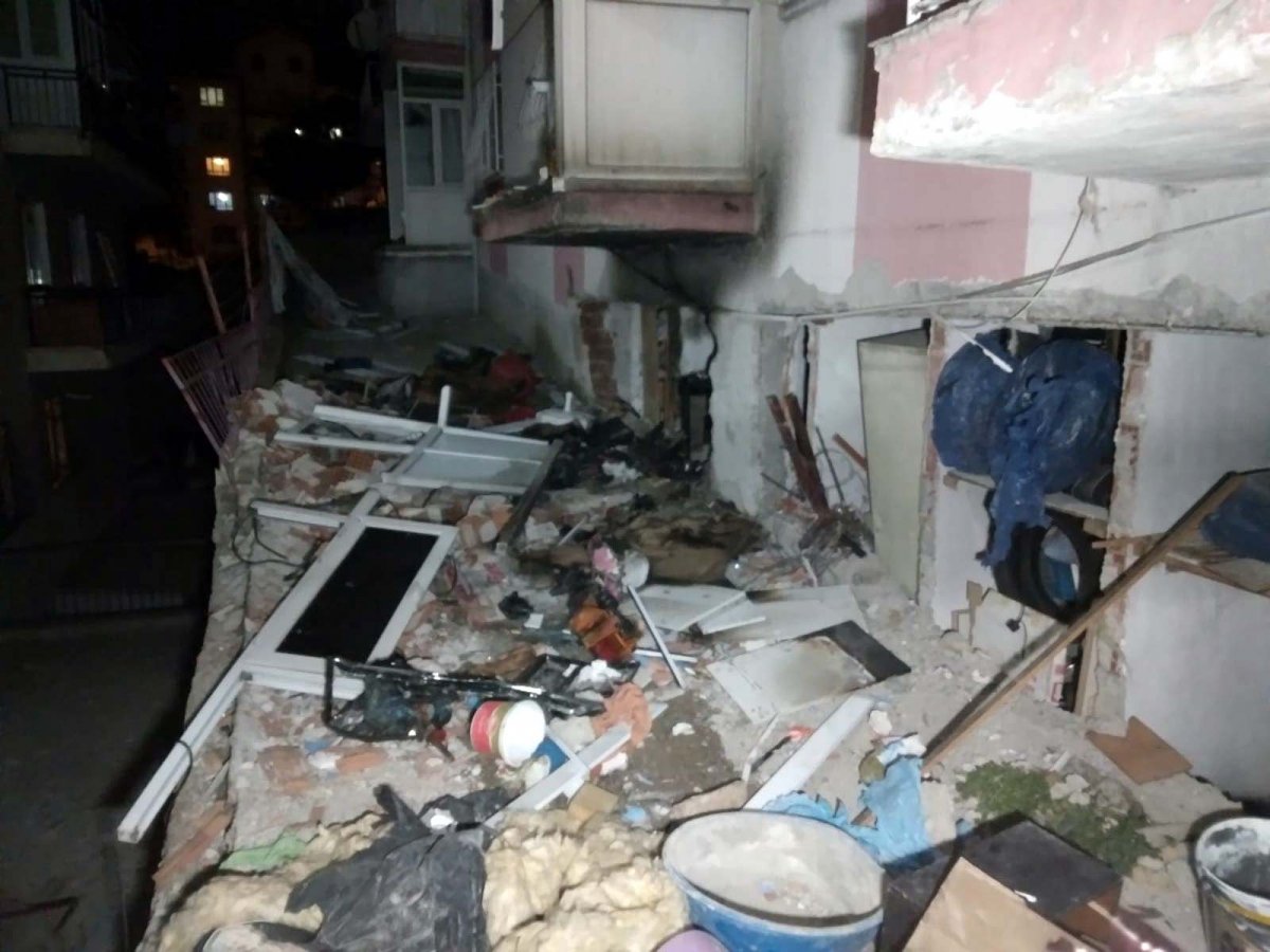 Ankara'da iki katlı binanın kömürlüğünde patlama oldu