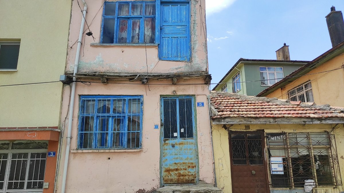 Konya'da kiraladığı evi kumarhaneye çevirdi: İçerdekilere ceza yağdı