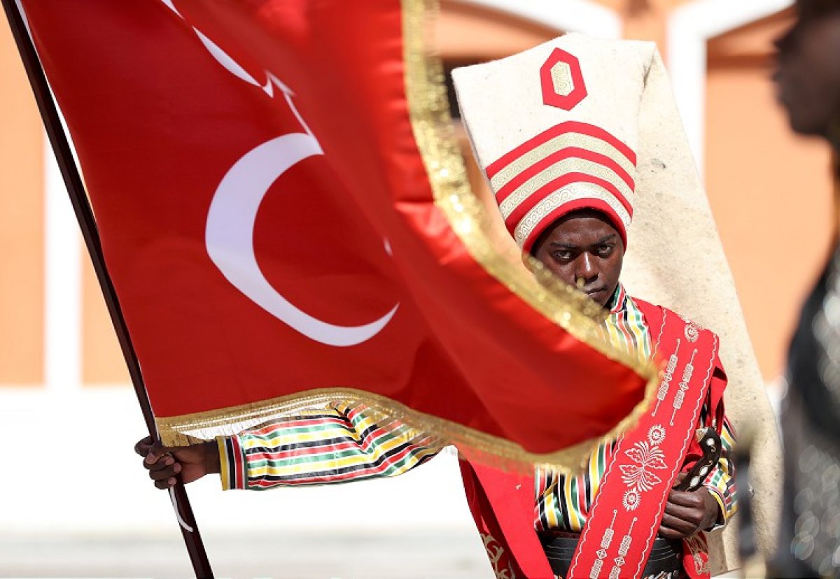 Bursa'daki eğitim gören 25 farklı ülkeden 33 öğrenciyle mehter takımı kuruldu