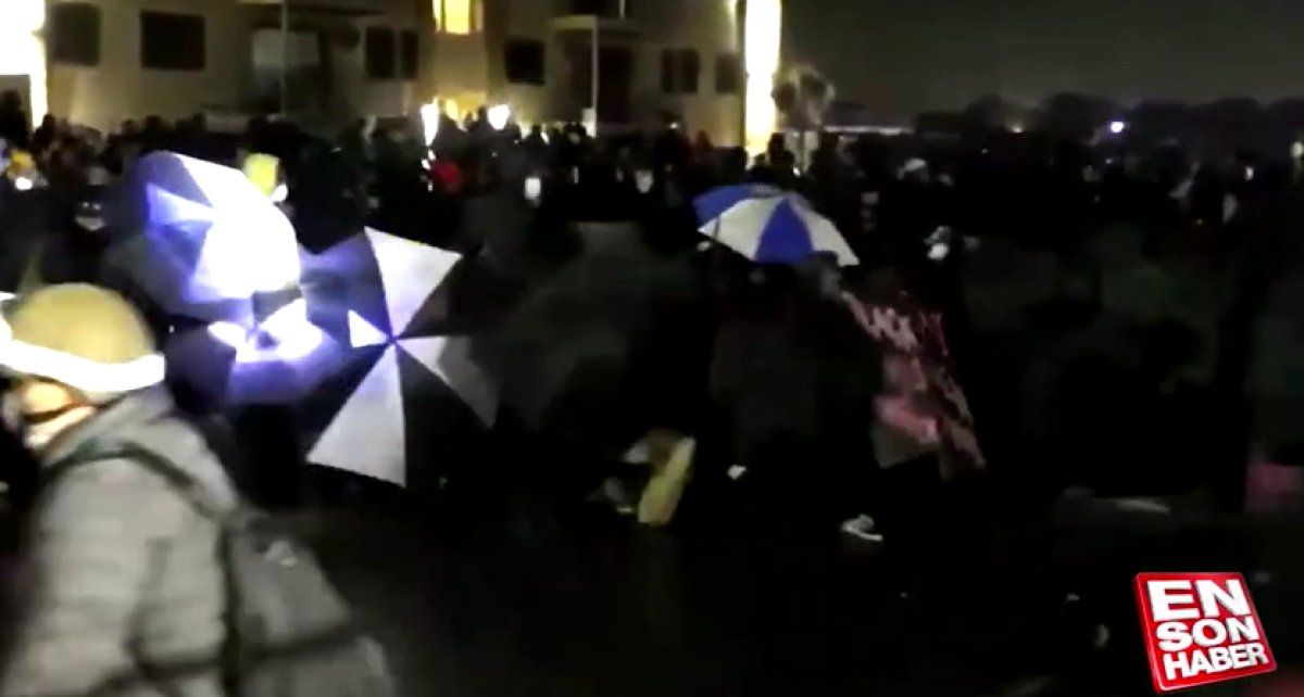 Umbrella barricade versus police barricade in Minneapolis #2