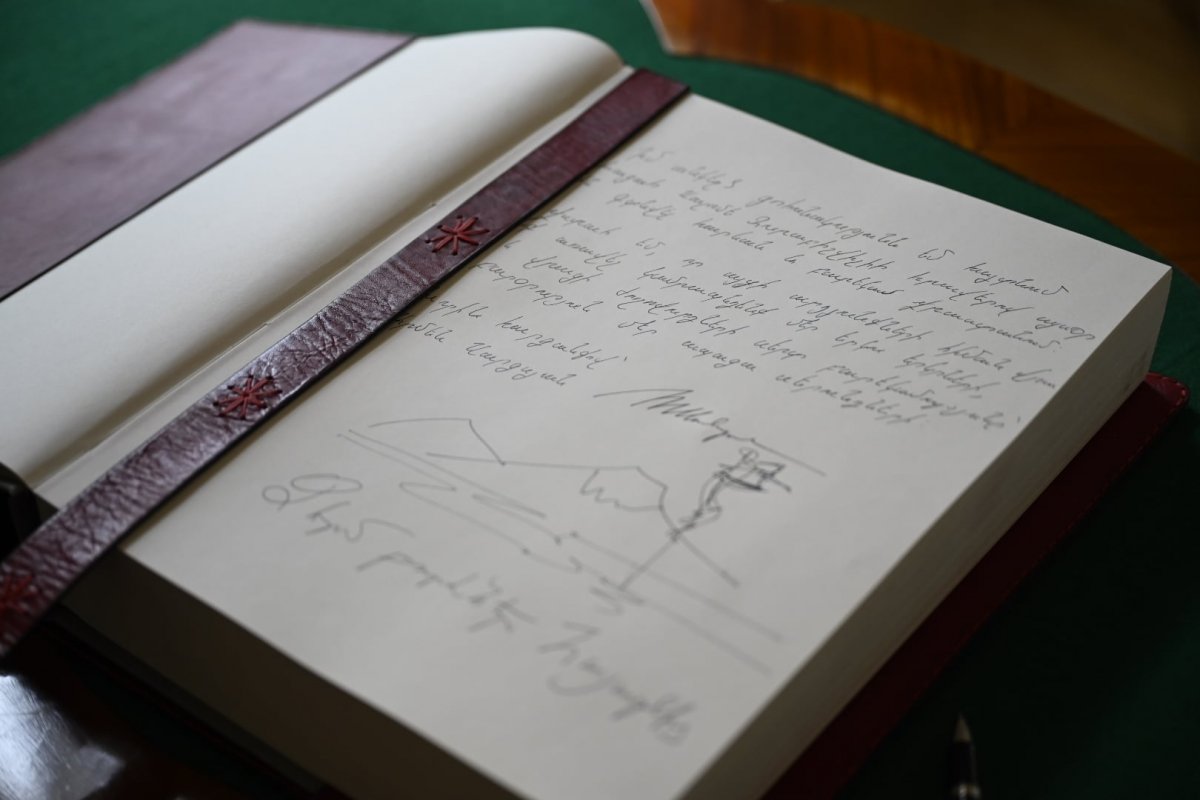 Armenian President Armen Sargsyan drew Mount Ararat in his honor book #2