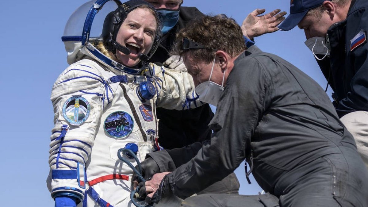 Photographer of Lake Van Astronaut Kate Rubins returns to Earth