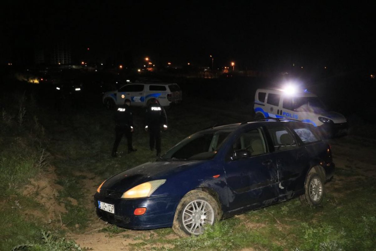 Adana'da polis kaçan şüpheliyi tarlada yakaladı