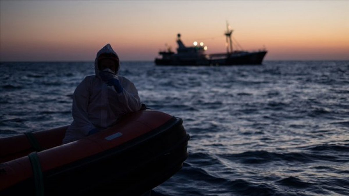 Tunus açıklarında batan teknede 1 i çocuk 41 düzensiz göçmen hayatını kaybetti #1