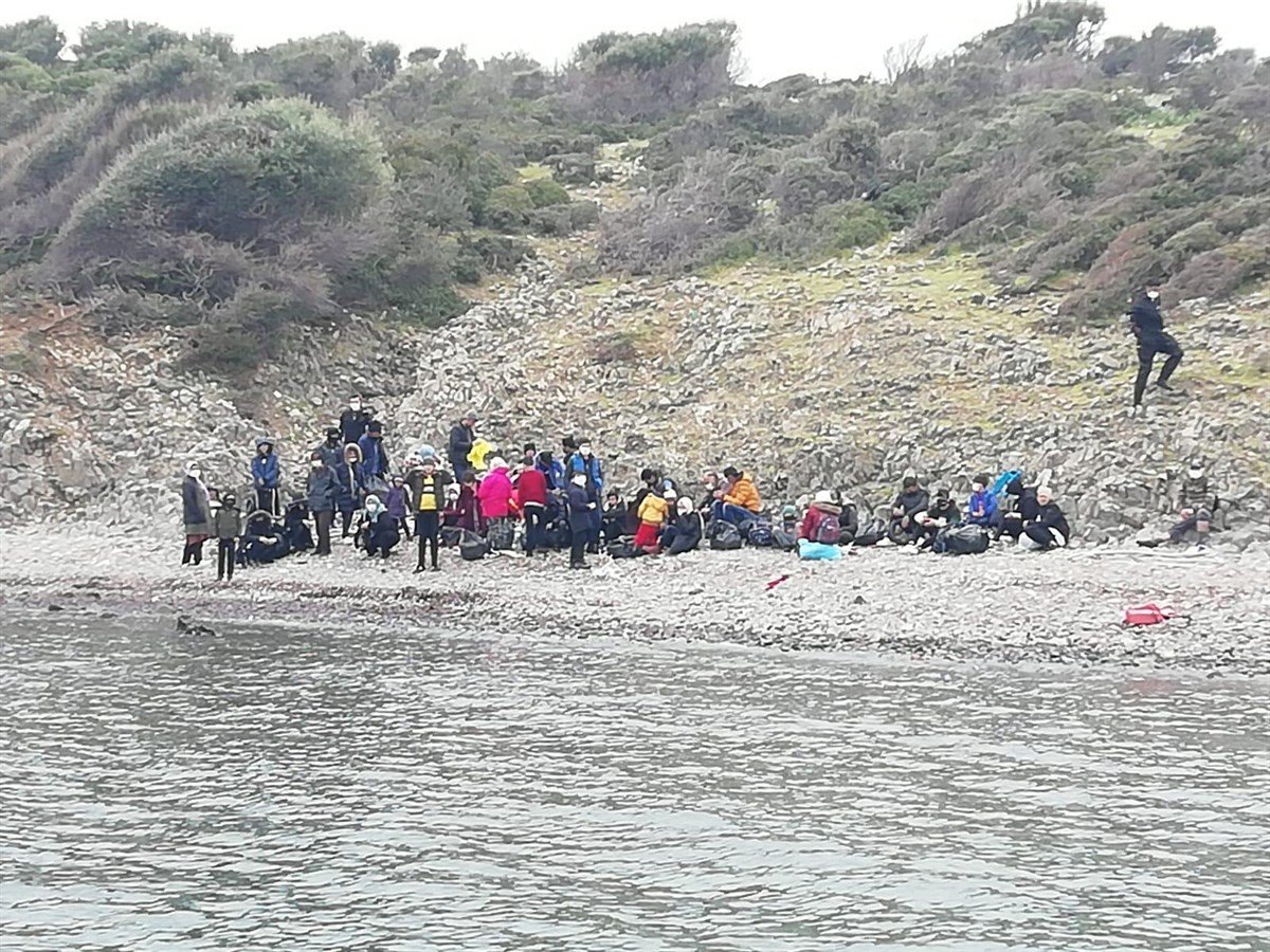 Balıkesir’de 48 düzensiz göçmen kurtarıldı