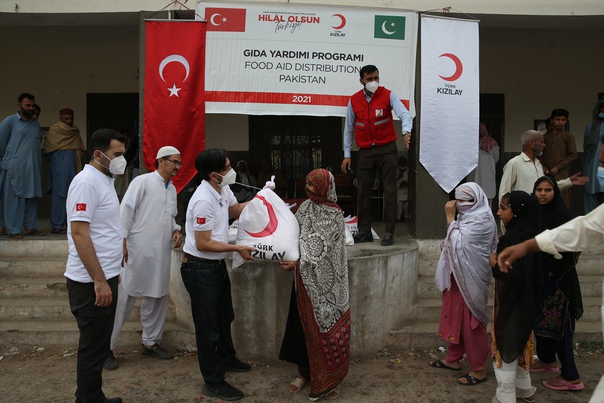 Türk Kızılay, Pakistan’da Türkmen ailelere yardım dağıttı