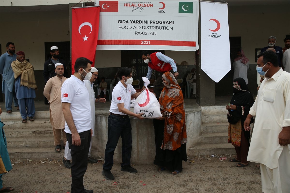 Türk Kızılay, Pakistan’da Türkmen ailelere yardım dağıttı