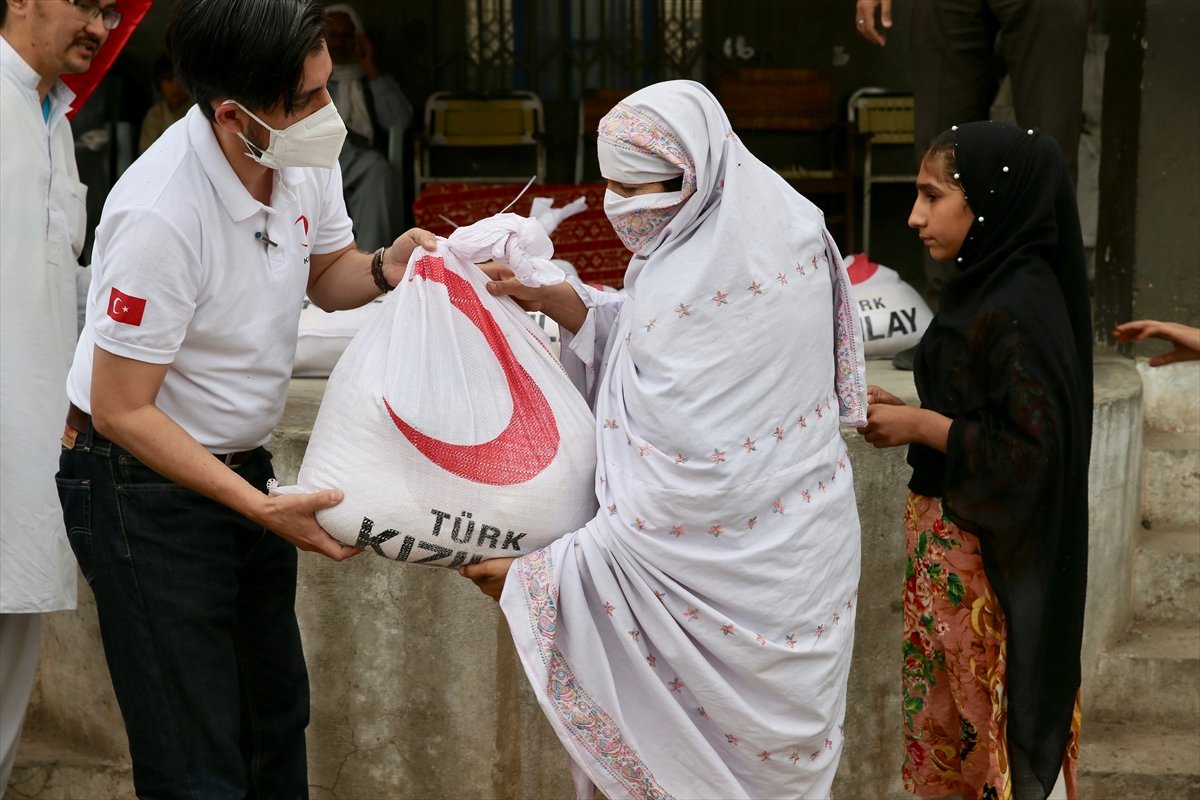 Türk Kızılay, Pakistan’da Türkmen ailelere yardım dağıttı