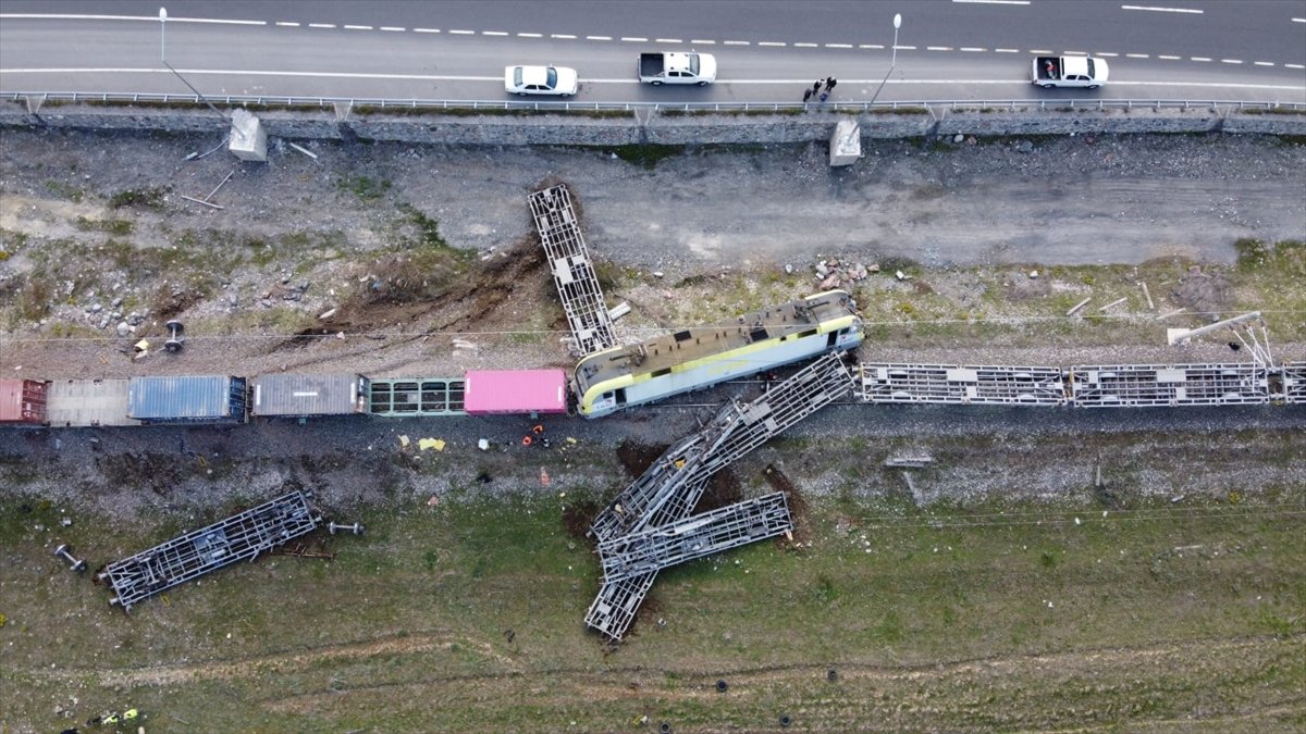 Adana'daki tren kazasının güvenlik kamerası kayıtları ortaya çıktı