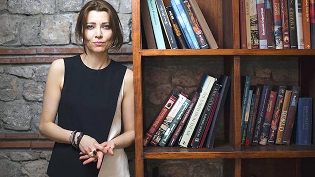 Elif Şafak kimdir? Yazar Elif Şafak'ın hayatı ve biyografisi..