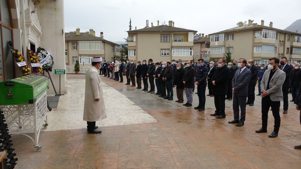 Karabük'te koronavirüse yenik düşen genç öğretmen toprağa verildi