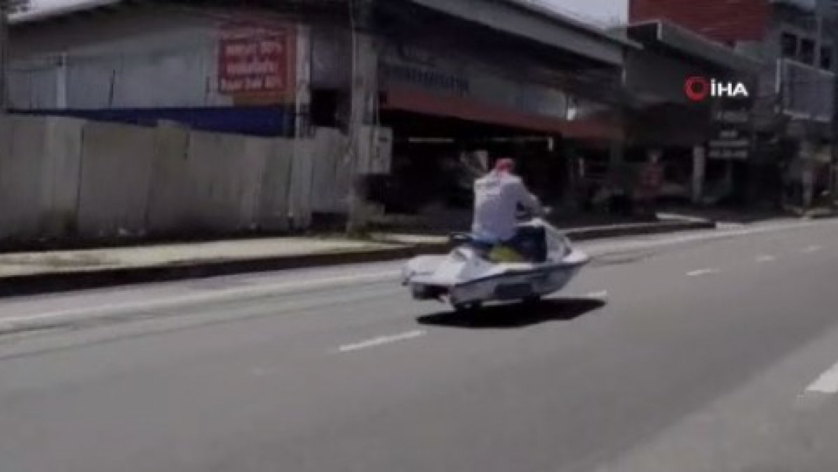 Thai #1 who put wheels on a jet ski and went out on the highway