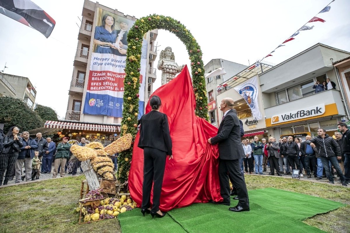 İzmir Büyükşehir Belediyesi nin heykel sayım ihalesi sonuçlandı #3