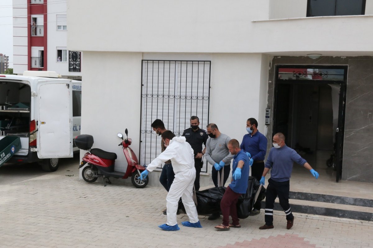 Antalya'da babasını öldüren genç intihar etti