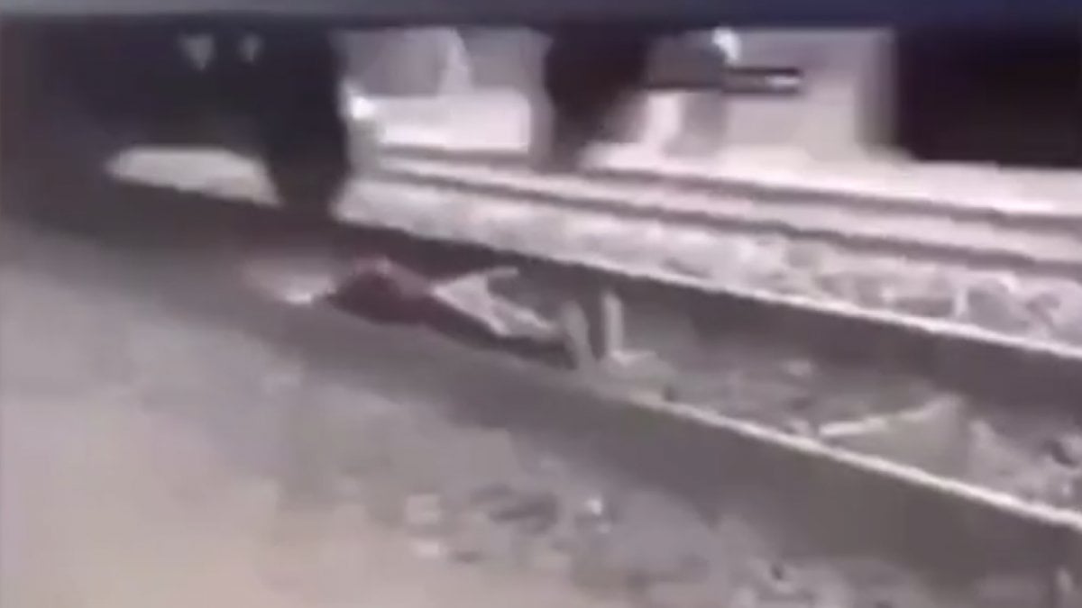 Egypt also lay on train tracks to shoot TikTok #2