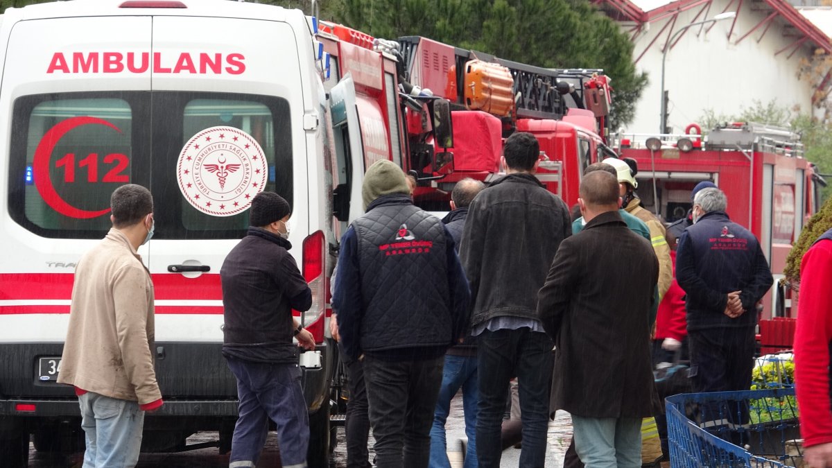 Pendik’te fabrikanın tiner kazanı patladı