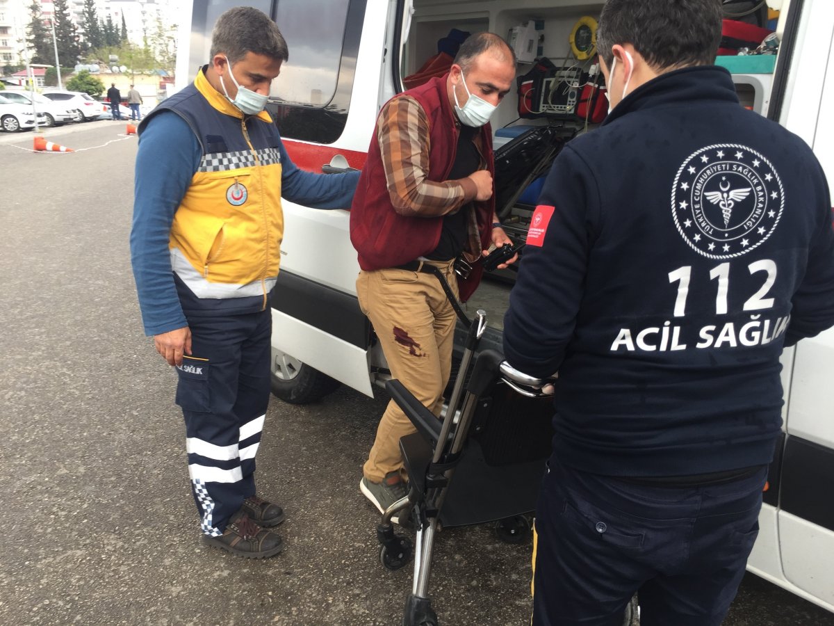 Adana'da taksiciye yolcunun sevgilisi saldırdı