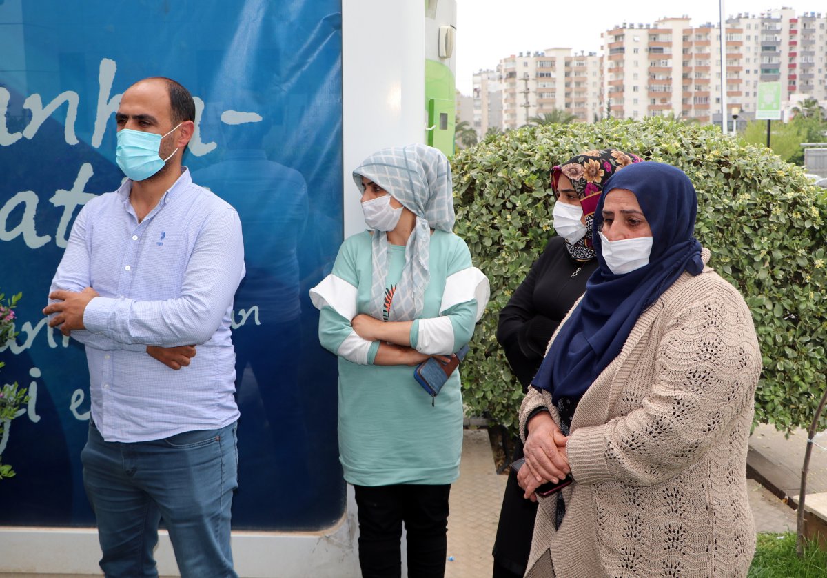 Adana'da attan düşen jokeyin ailesi bekleyişini sürdürüyor