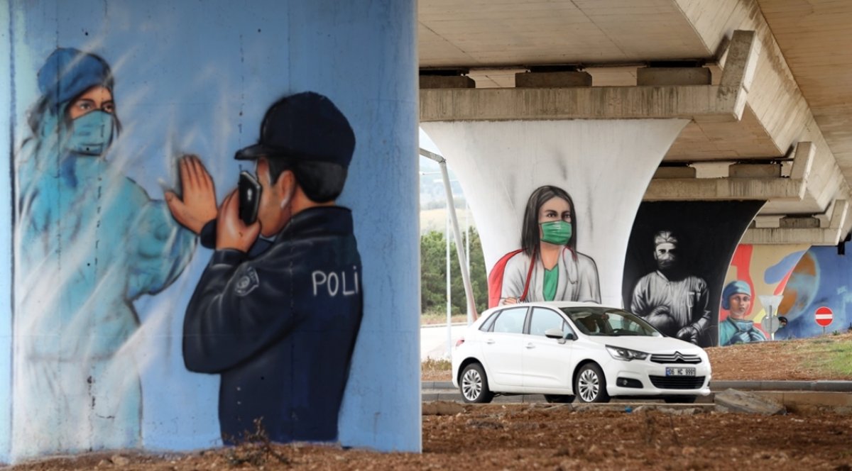 Ankara'da sağlık çalışanları için bulvarlara grafiti