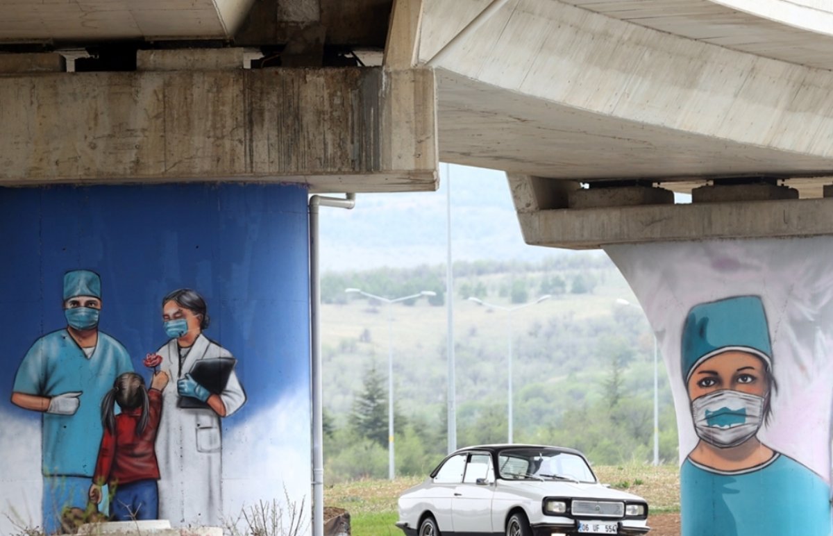 Ankara'da sağlık çalışanları için bulvarlara grafiti