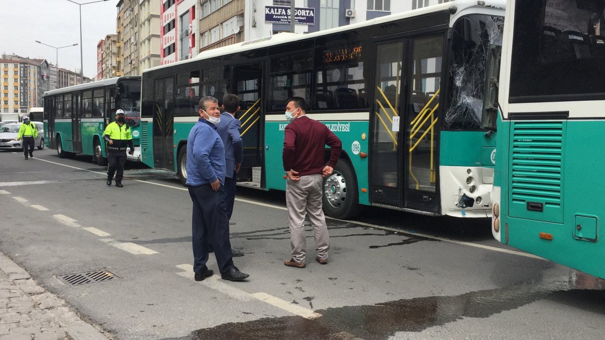 Kayseri’de zincirleme kaza: 3 halk otobüsü çarpıştı