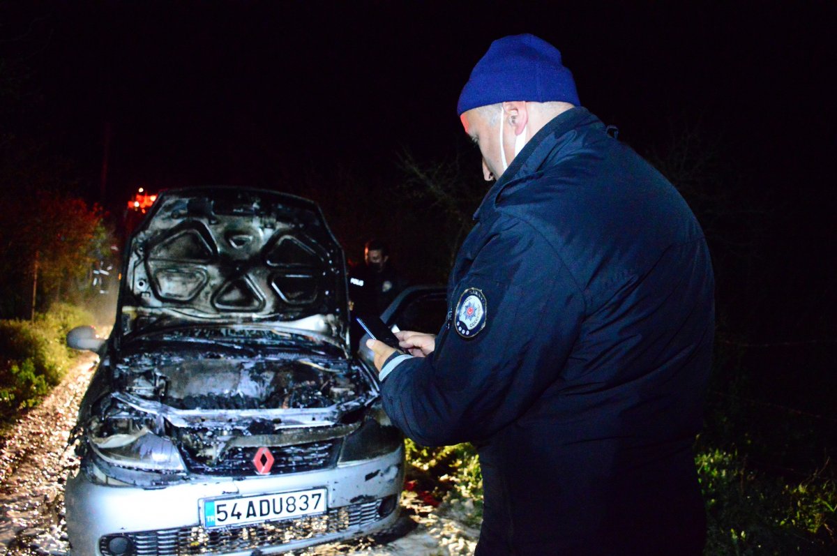 Sakarya'da emanet otomobil alev alev yandı
