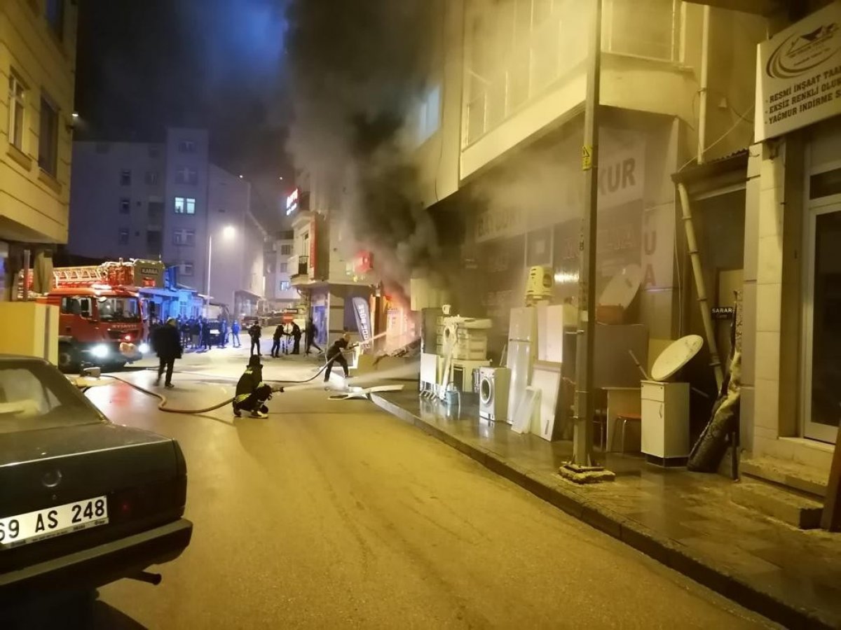 Bayburt'ta elektrikli battaniyeden yangın çıktı