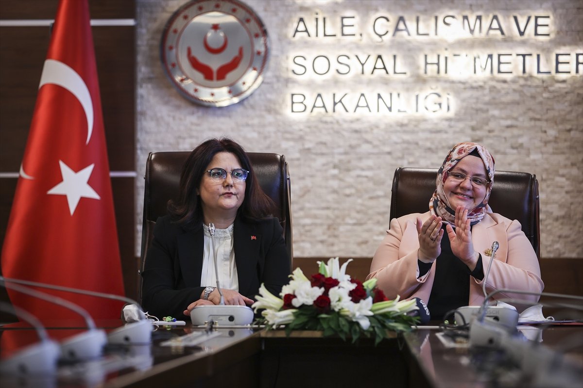 Aile ve Sosyal Hizmetler Bakanı Derya Yanık, göreve başladı