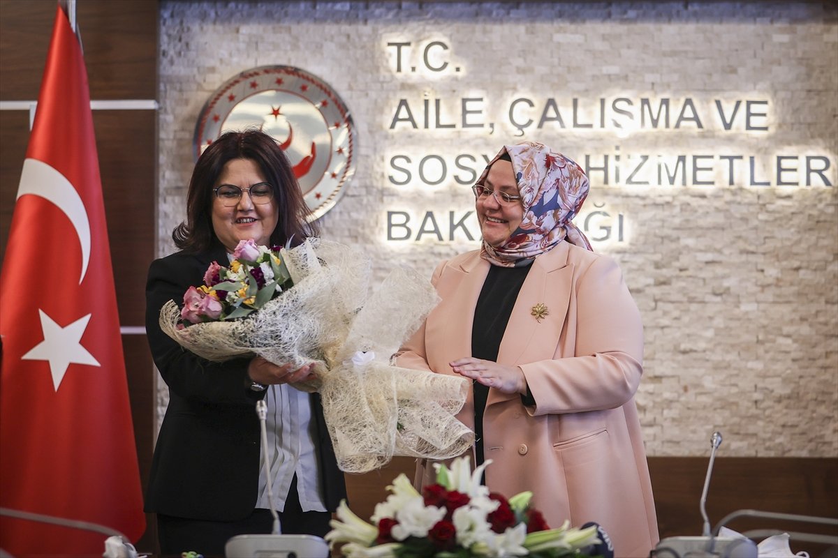 Aile ve Sosyal Hizmetler Bakanı Derya Yanık, göreve başladı