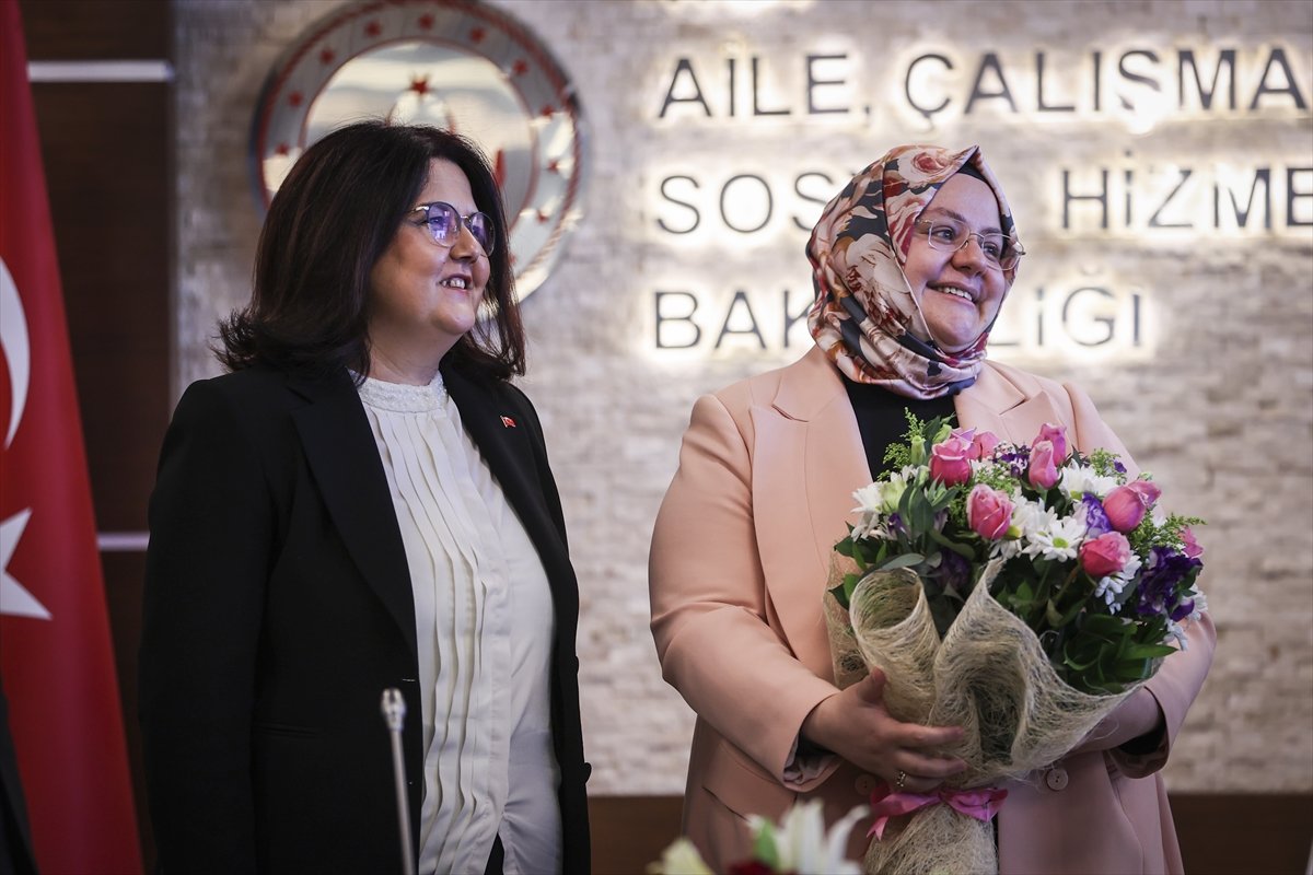 Aile ve Sosyal Hizmetler Bakanı Derya Yanık, göreve başladı