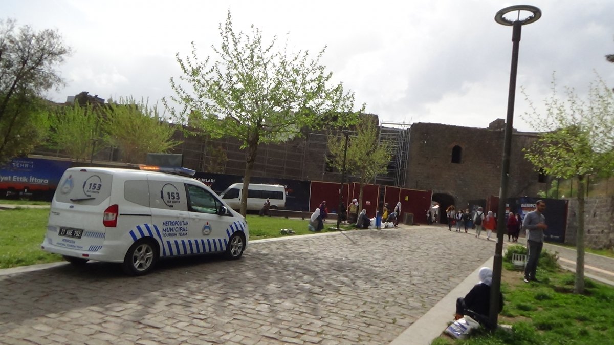 Diyarbakır'da caddeler doldu, tedbirler yok sayıldı