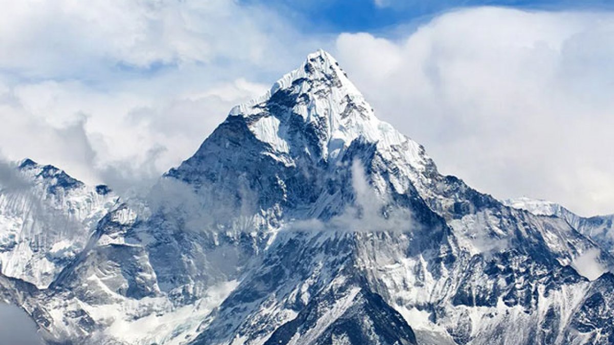 First case of coronavirus detected on Everest